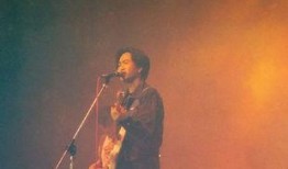 卓伟爆料黄家驹的视频,卓伟揭秘摇滚传奇背后的故事